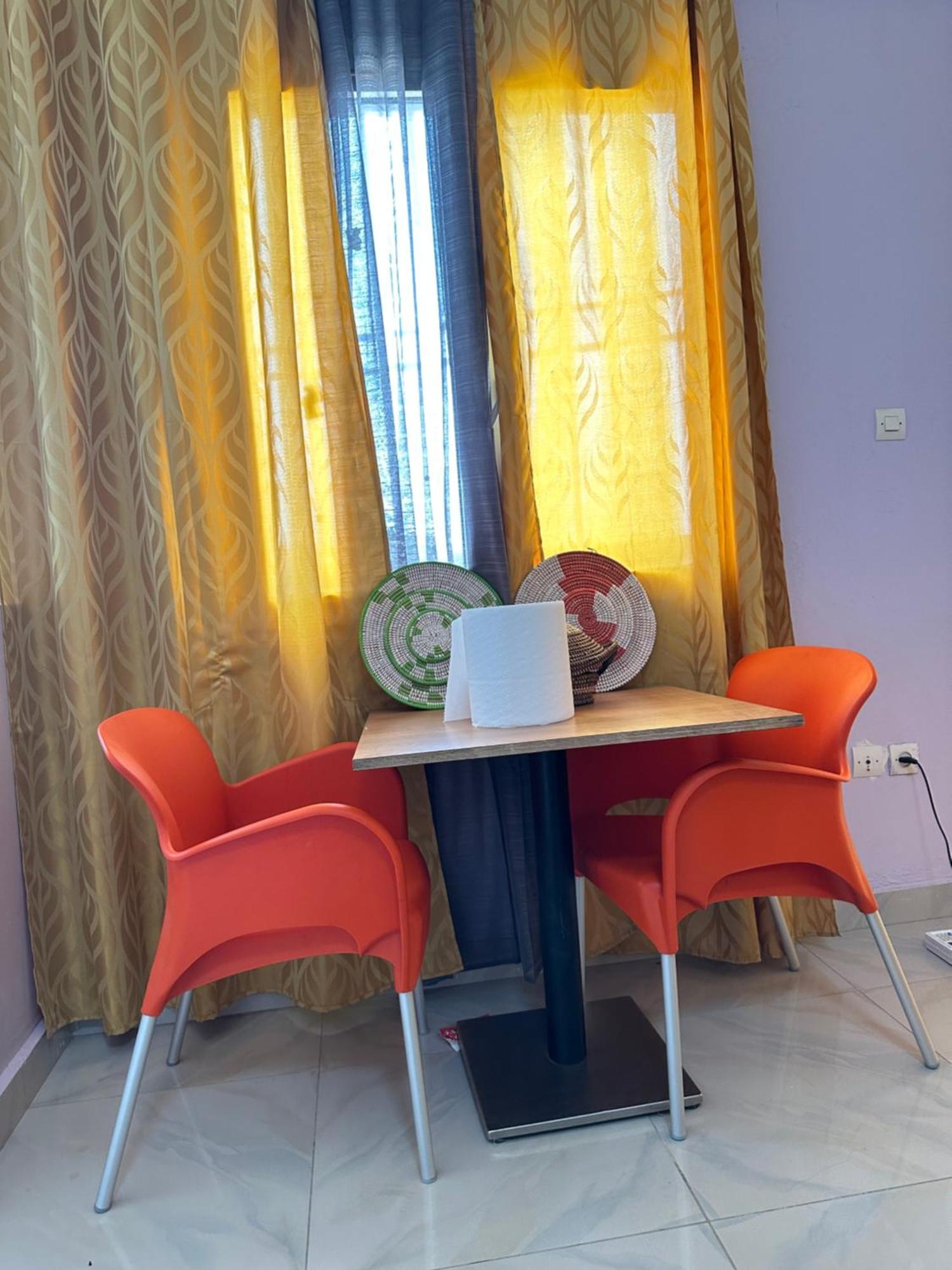 Residences Primis Thies - Appartements Et Chambres ภายนอก รูปภาพ